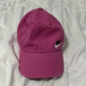 woman’s nike hat
